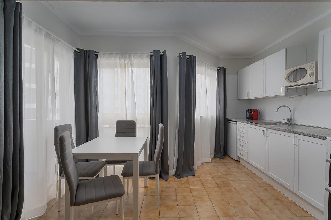 Sunny Flat W/ Balcony & Pool By Lovelystay Portimao Ngoại thất bức ảnh