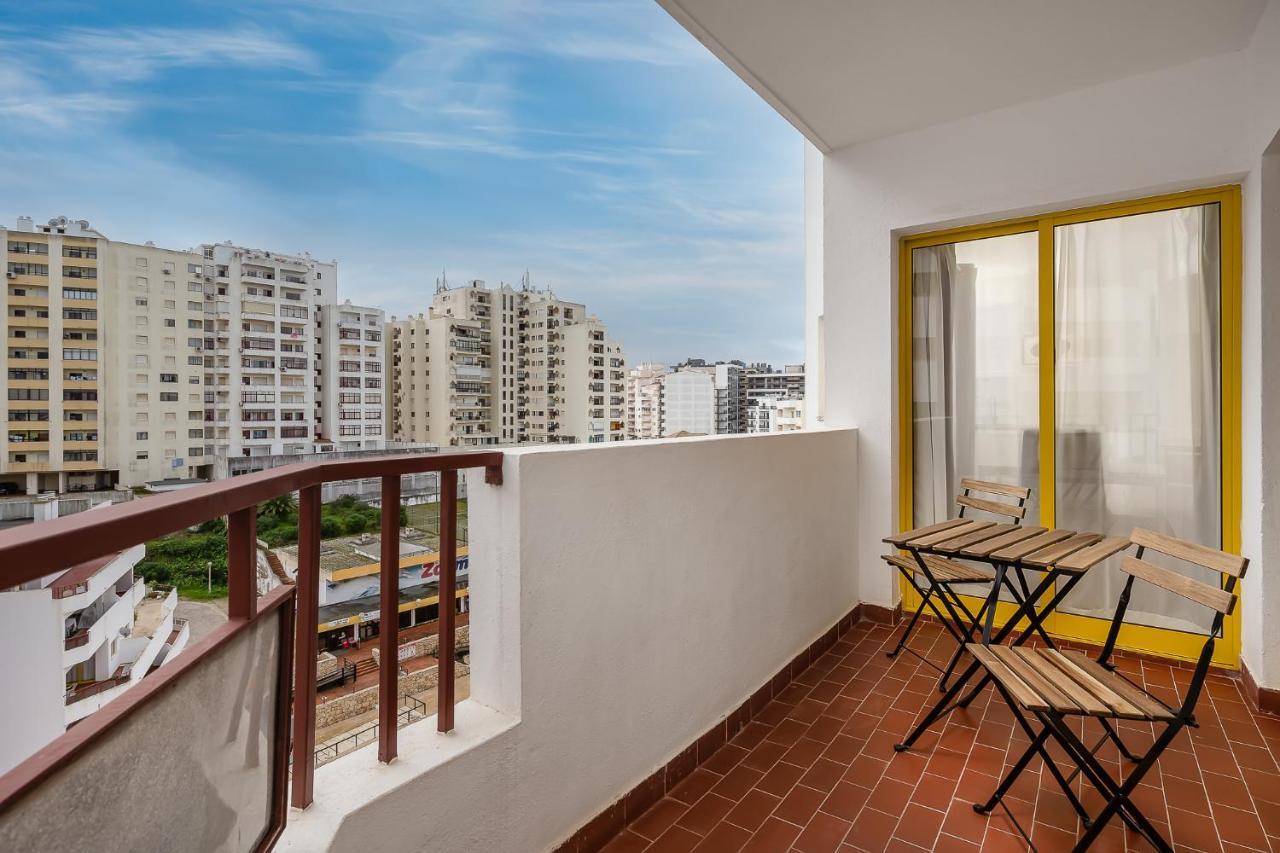 Sunny Flat W/ Balcony & Pool By Lovelystay Portimao Ngoại thất bức ảnh
