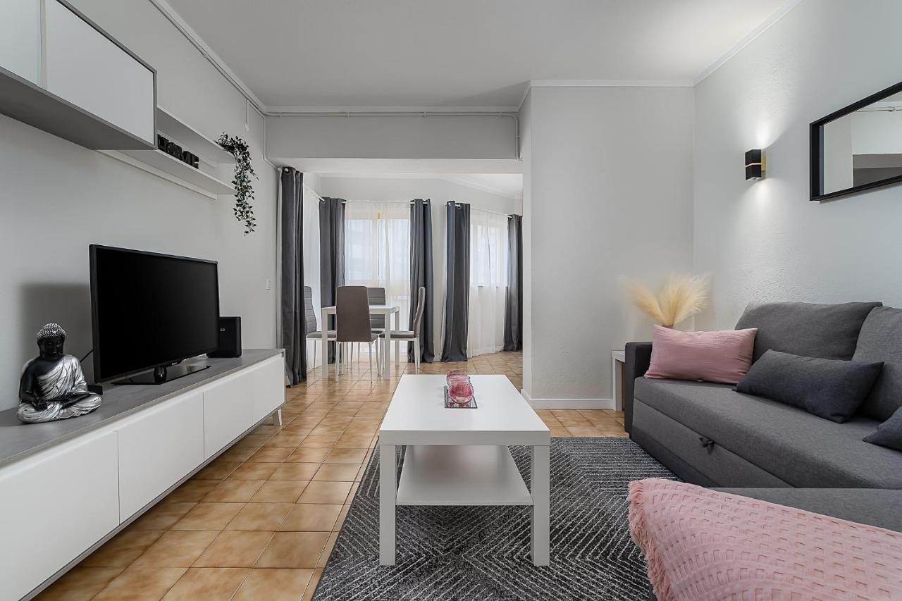 Sunny Flat W/ Balcony & Pool By Lovelystay Portimao Ngoại thất bức ảnh
